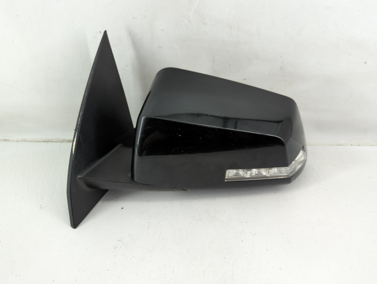 2009 Saturn Outlook Side Mirror Replacement Driver Left View Door Mirror Fits OEM Used Auto Parts - Oemusedautoparts1.com