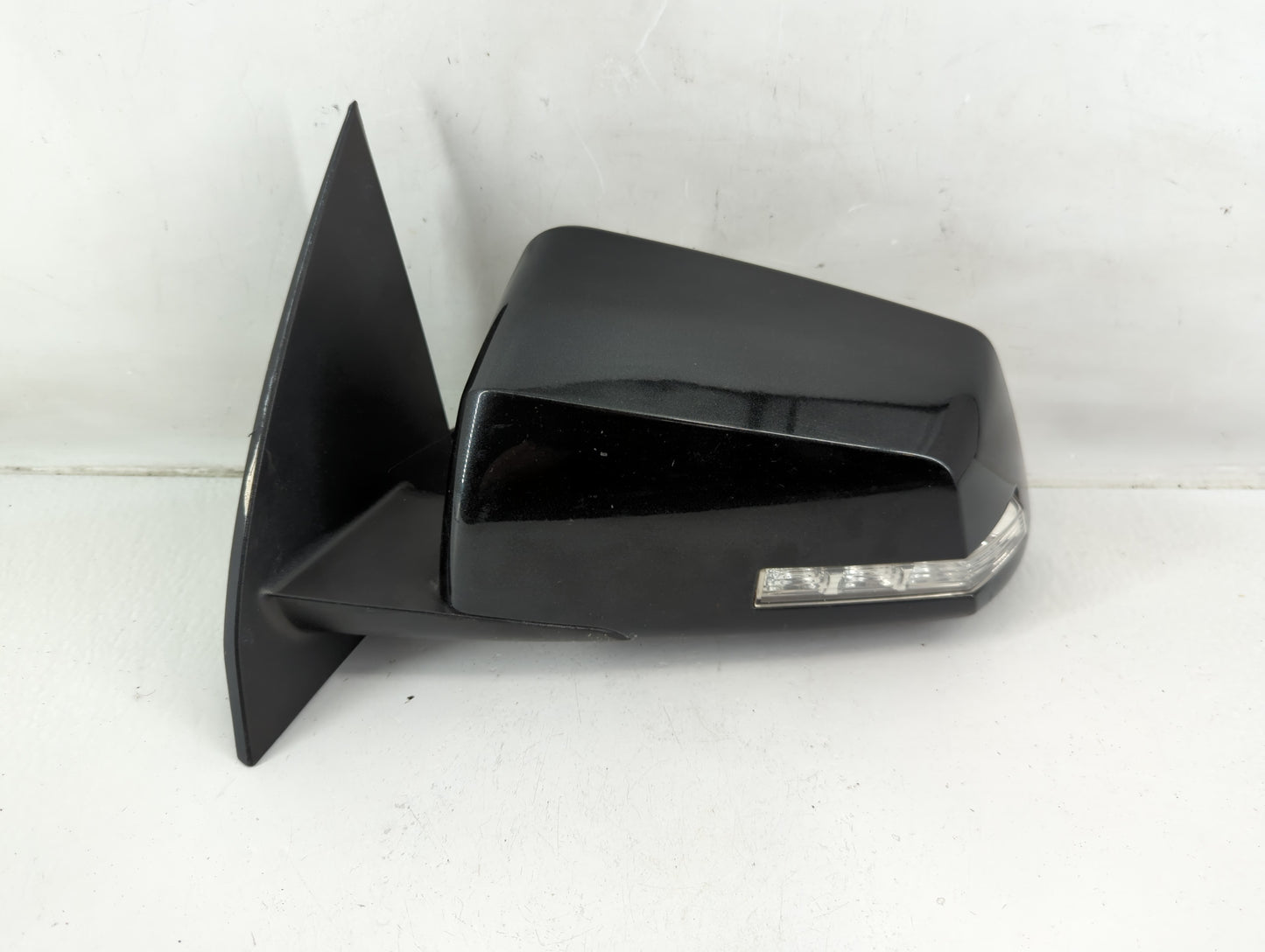 2009 Saturn Outlook Driver Side View Mirror - Left Door Mirror OEM Used - Oemusedautoparts1.com