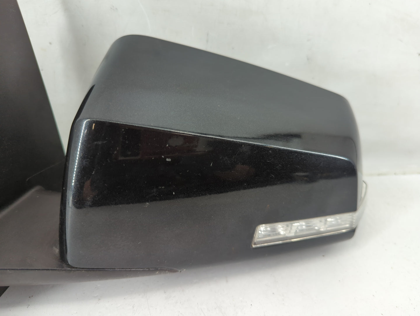 2009 Saturn Outlook Side Mirror Replacement Driver Left View Door Mirror Fits OEM Used Auto Parts - Oemusedautoparts1.com