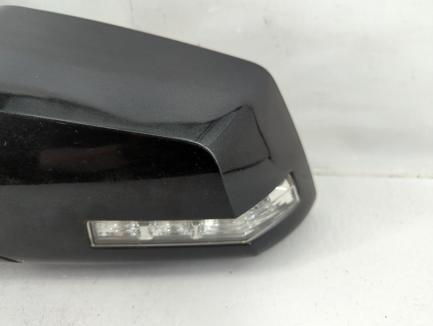 2009 Saturn Outlook Side Mirror Replacement Driver Left View Door Mirror Fits OEM Used Auto Parts - Oemusedautoparts1.com