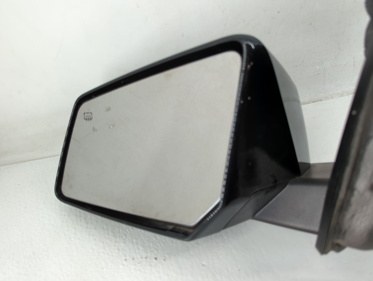 2009 Saturn Outlook Side Mirror Replacement Driver Left View Door Mirror Fits OEM Used Auto Parts - Oemusedautoparts1.com