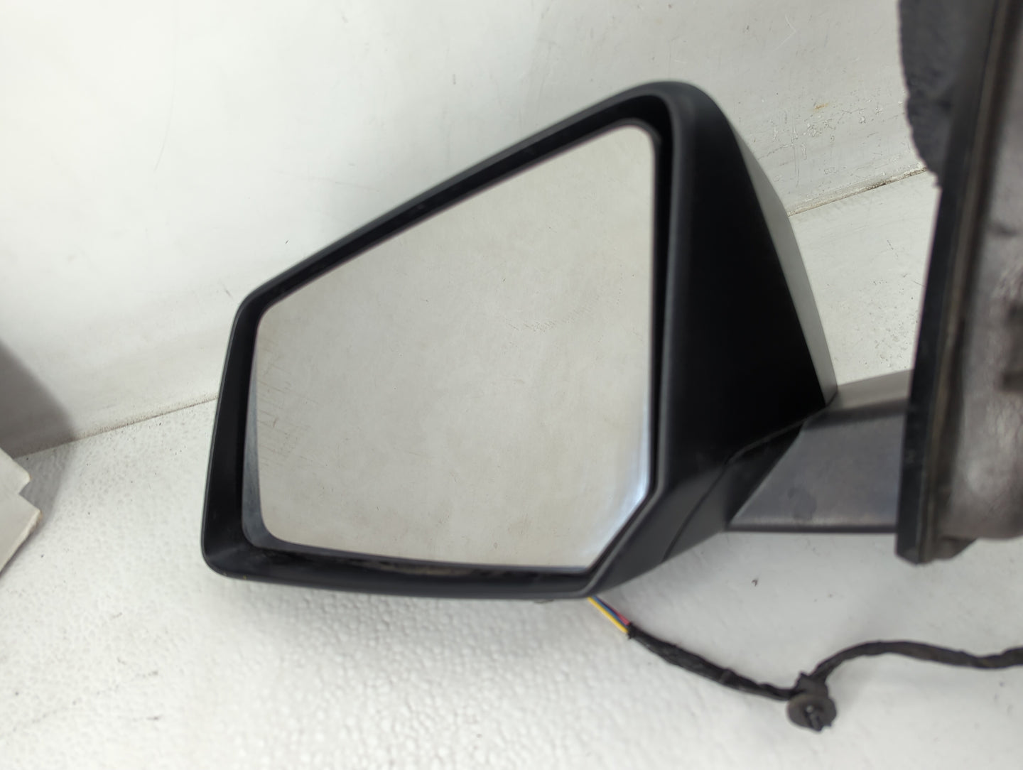 2009 Saturn Outlook Driver Side View Mirror - Left Door Mirror OEM Used - Oemusedautoparts1.com