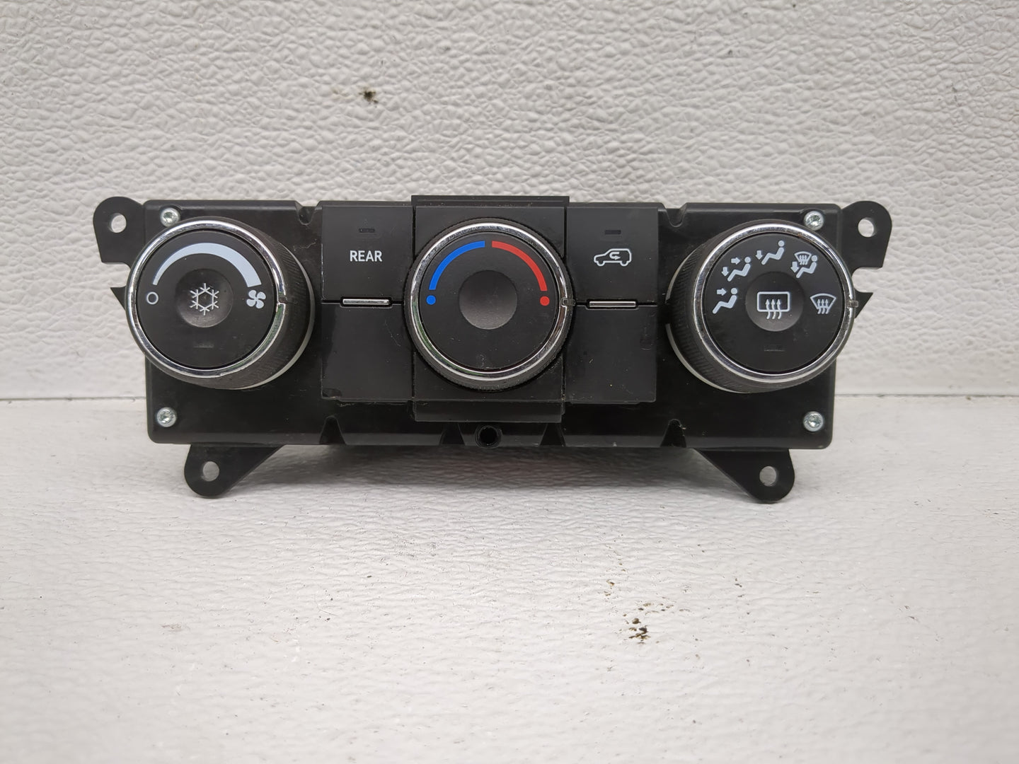 2009 Saturn Outlook Climate Control Module Temperature AC/Heater Replacement P/N:25946289 Fits OEM Used Auto Parts - Oemused