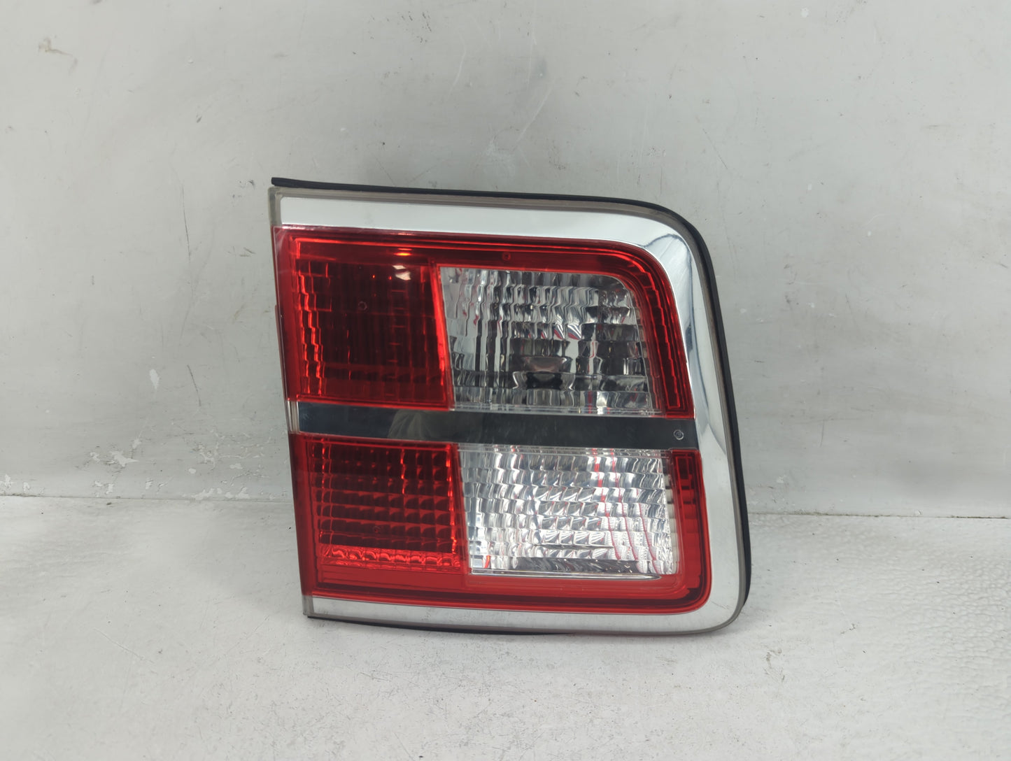 2009 Saturn Outlook Tail Light Assembly Driver Left OEM P/N:15114446 Fits OEM Used Auto Parts - Oemusedautoparts1.com