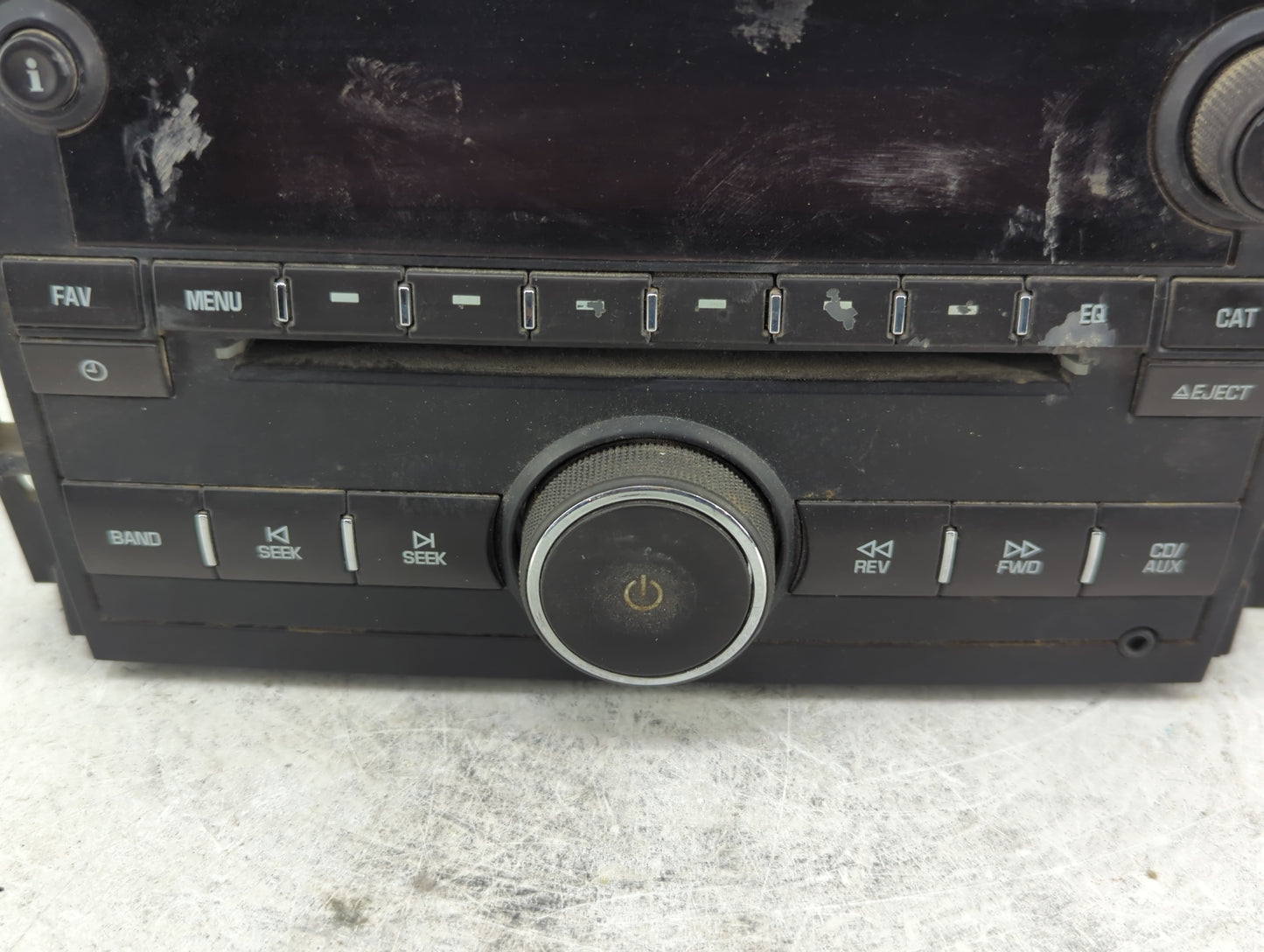 2009 Saturn Outlook Radio AM FM Cd Player Receiver Replacement P/N:25974804 Fits OEM Used Auto Parts - Oemusedautoparts1.com
