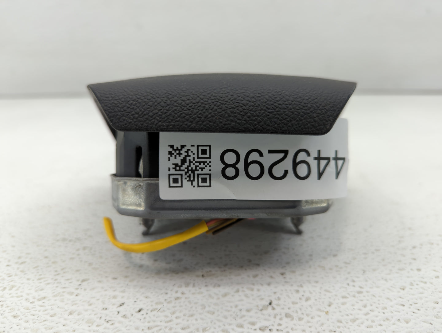 2009 Saturn Outlook Air Bag Driver Left Steering Wheel Mounted Fits OEM Used Auto Parts - Oemusedautoparts1.com