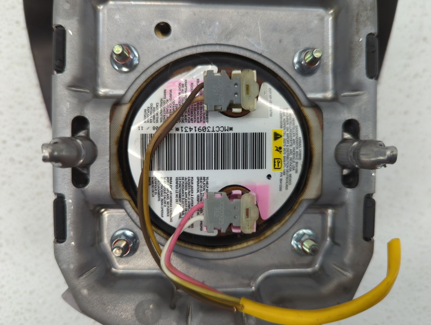 2009 Saturn Outlook Air Bag Driver Left Steering Wheel Mounted Fits OEM Used Auto Parts - Oemusedautoparts1.com