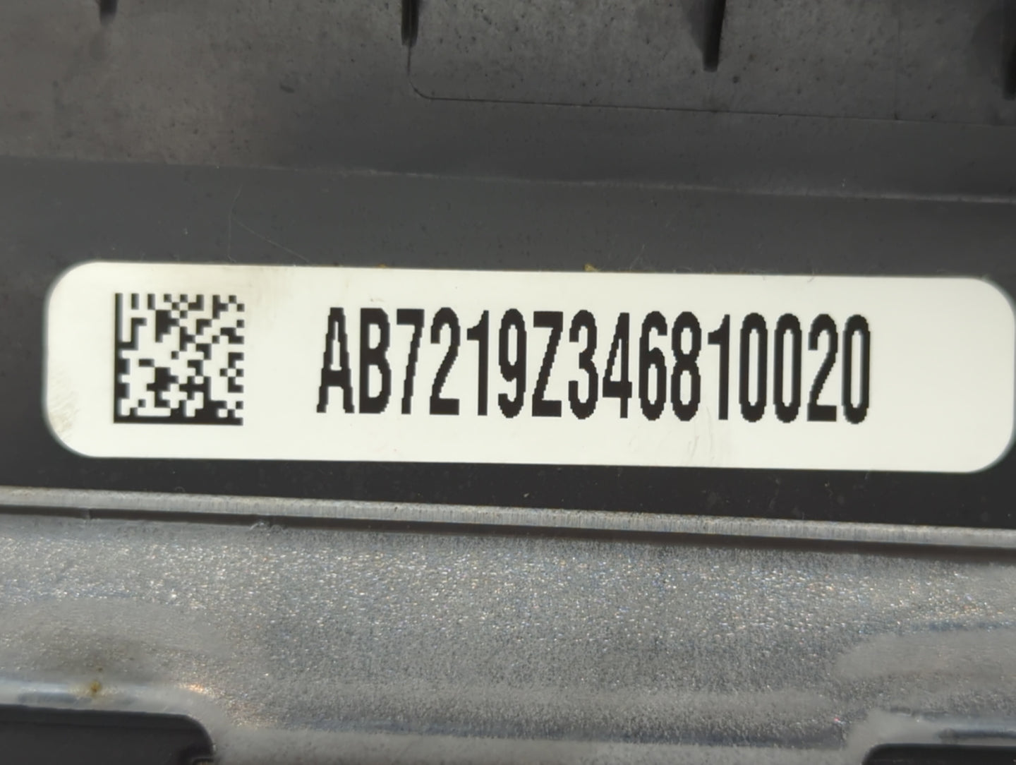 2009 Saturn Outlook Air Bag Driver Left Steering Wheel Mounted Fits OEM Used Auto Parts - Oemusedautoparts1.com