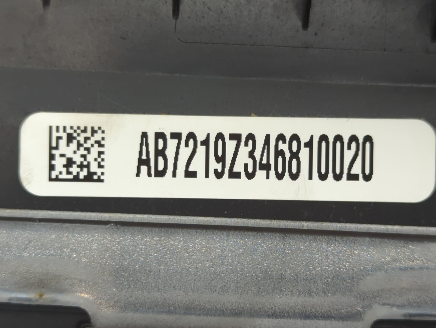 2009 Saturn Outlook Air Bag Driver Left Steering Wheel Mounted Fits OEM Used Auto Parts - Oemusedautoparts1.com