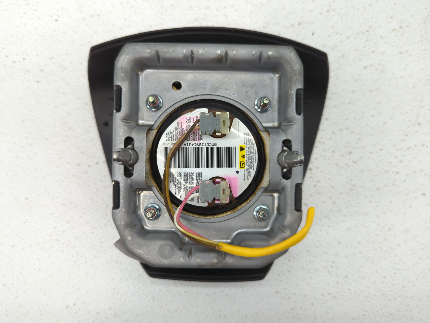 2009 Saturn Outlook Air Bag Driver Left Steering Wheel Mounted Fits OEM Used Auto Parts - Oemusedautoparts1.com