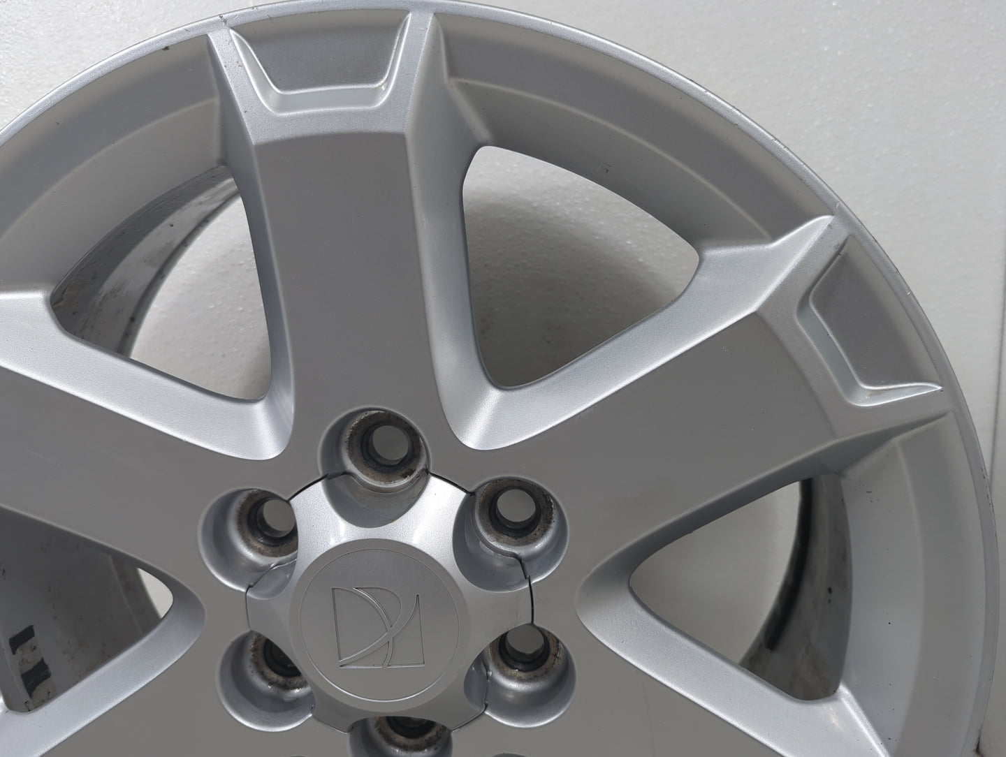 2009 Saturn Outlook Oem Wheel Rim 5000460 - Oemusedautoparts1.com