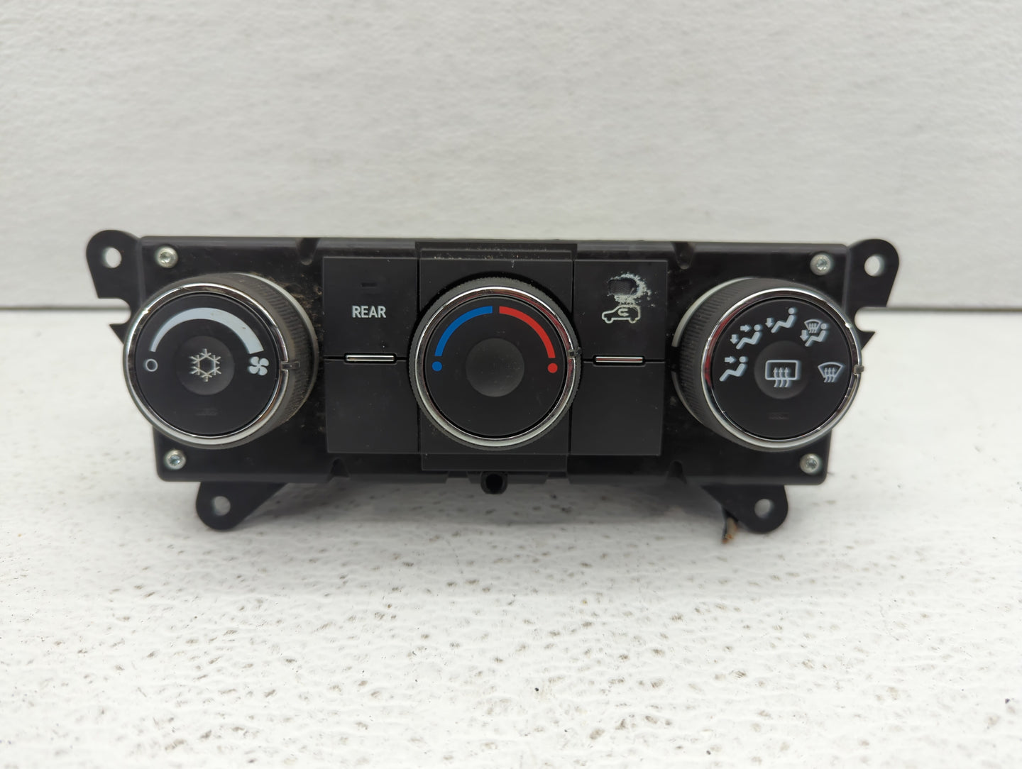 2009 Saturn Outlook Climate Control Module Temperature AC/Heater Replacement P/N:25977430 Fits OEM Used Auto Parts - Oemused