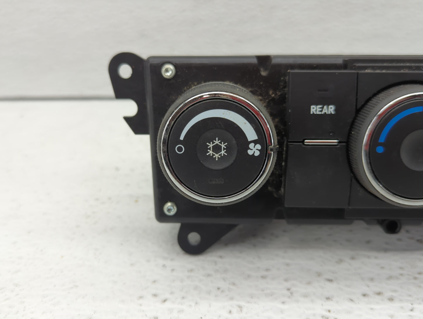 2009 Saturn Outlook Climate Control Module Temperature AC/Heater Replacement P/N:25977430 Fits OEM Used Auto Parts - Oemused