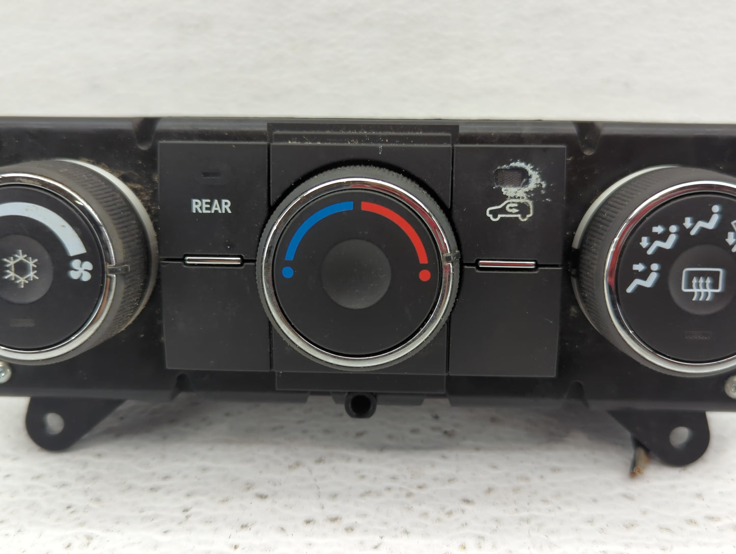 2009 Saturn Outlook Climate Control Module Temperature AC/Heater Replacement P/N:25977430 Fits OEM Used Auto Parts - Oemused