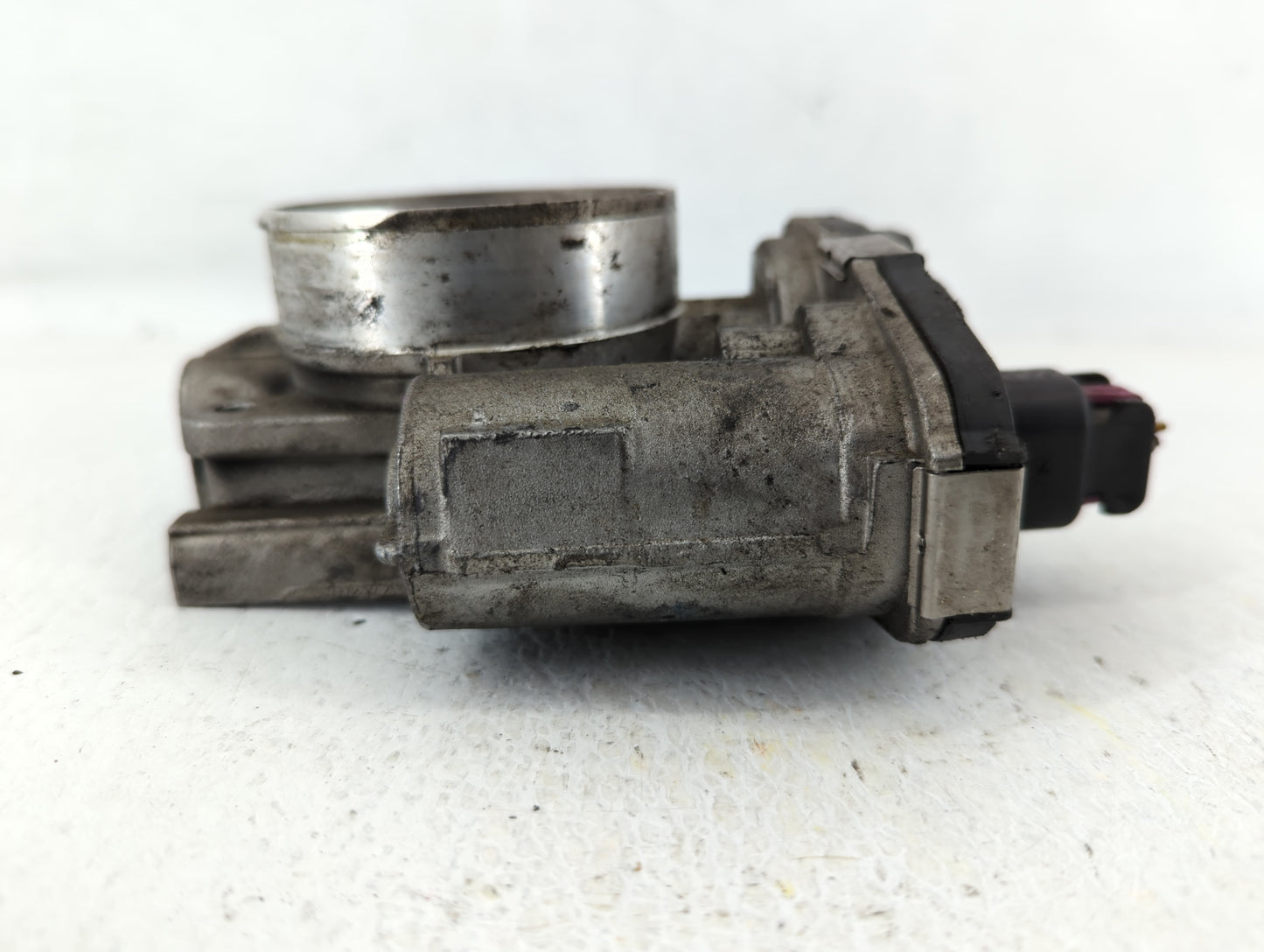 2009 Saturn Outlook Throttle Body P/N:995AA 8519 C Fits Fits 2007 2008 2010 2011 OEM Used Auto Parts - Oemusedautoparts1.com
