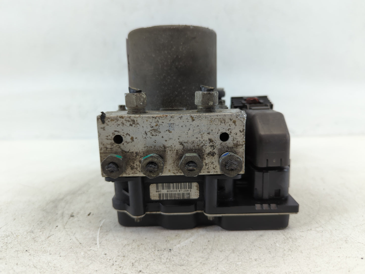 2009 Saturn Outlook ABS Pump Control Module Replacement P/N:25840315 Fits OEM Used Auto Parts - Oemusedautoparts1.com