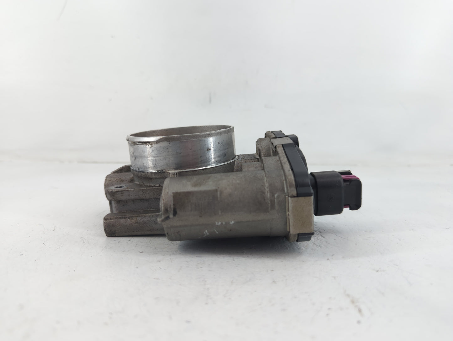 2009 Saturn Outlook Throttle Body P/N:0349AA995AA3123 Fits Fits 2007 2008 2010 2011 OEM Used Auto Parts - Oemusedautoparts1.