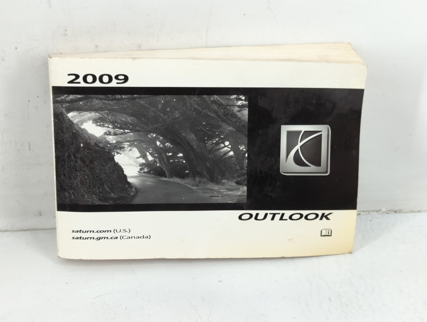2009 Saturn Outlook Owners Manual Book Guide P/N:15919281 A OEM Used Auto Parts - Oemusedautoparts1.com