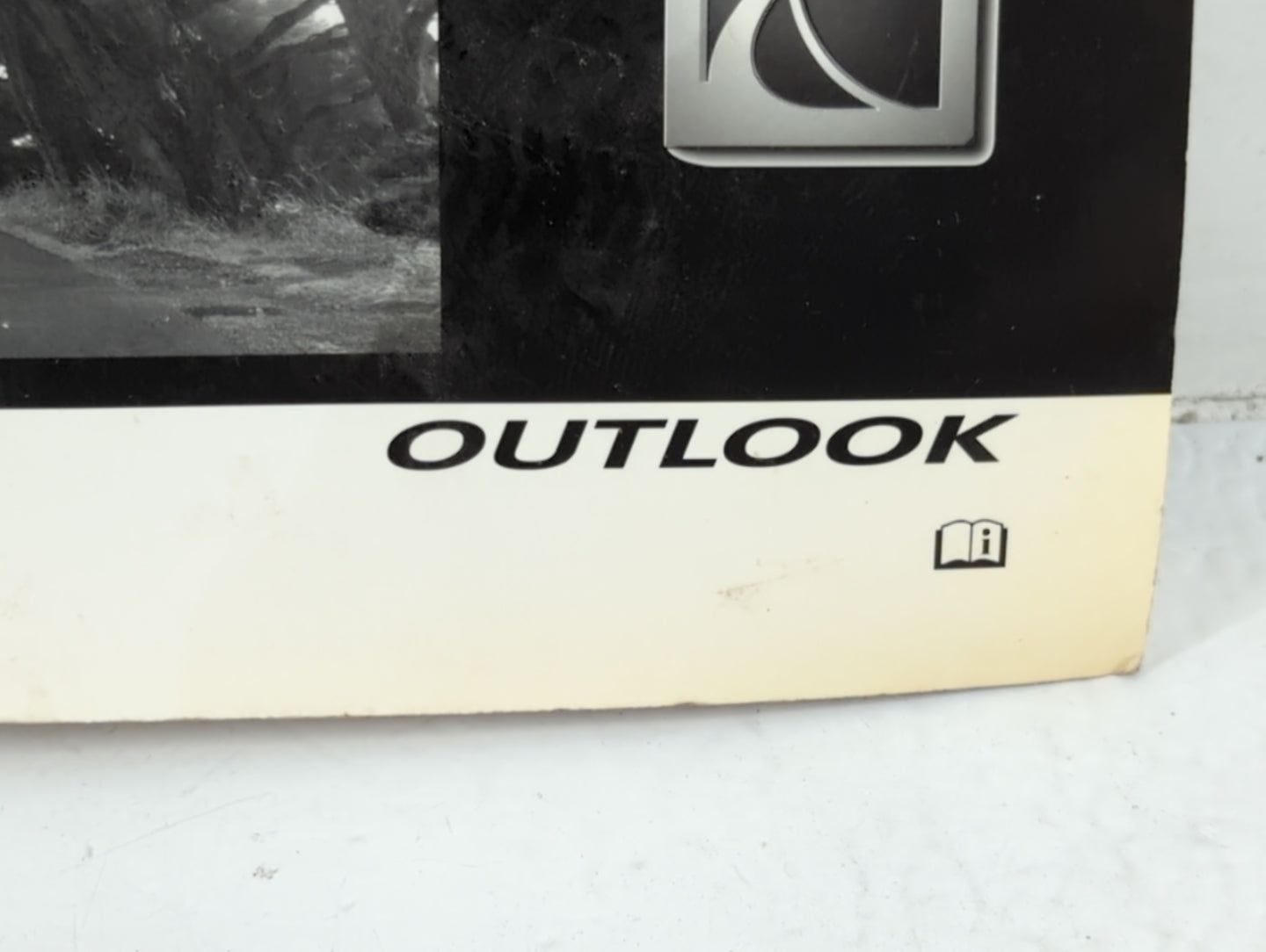 2009 Saturn Outlook Owners Manual Book Guide P/N:15919281 A OEM Used Auto Parts - Oemusedautoparts1.com
