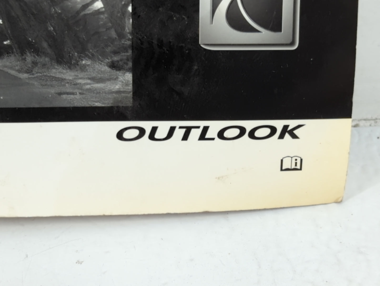 2009 Saturn Outlook Owners Manual Book Guide P/N:15919281 A OEM Used Auto Parts - Oemusedautoparts1.com