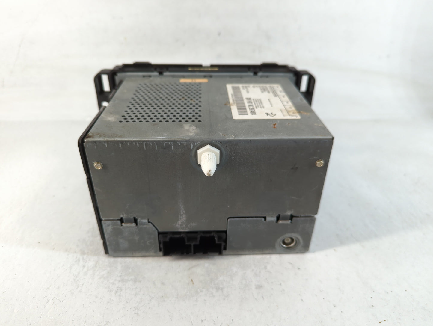2009 Saturn Outlook Am Fm Cd Player Radio Receiver - Oemusedautoparts1.com
