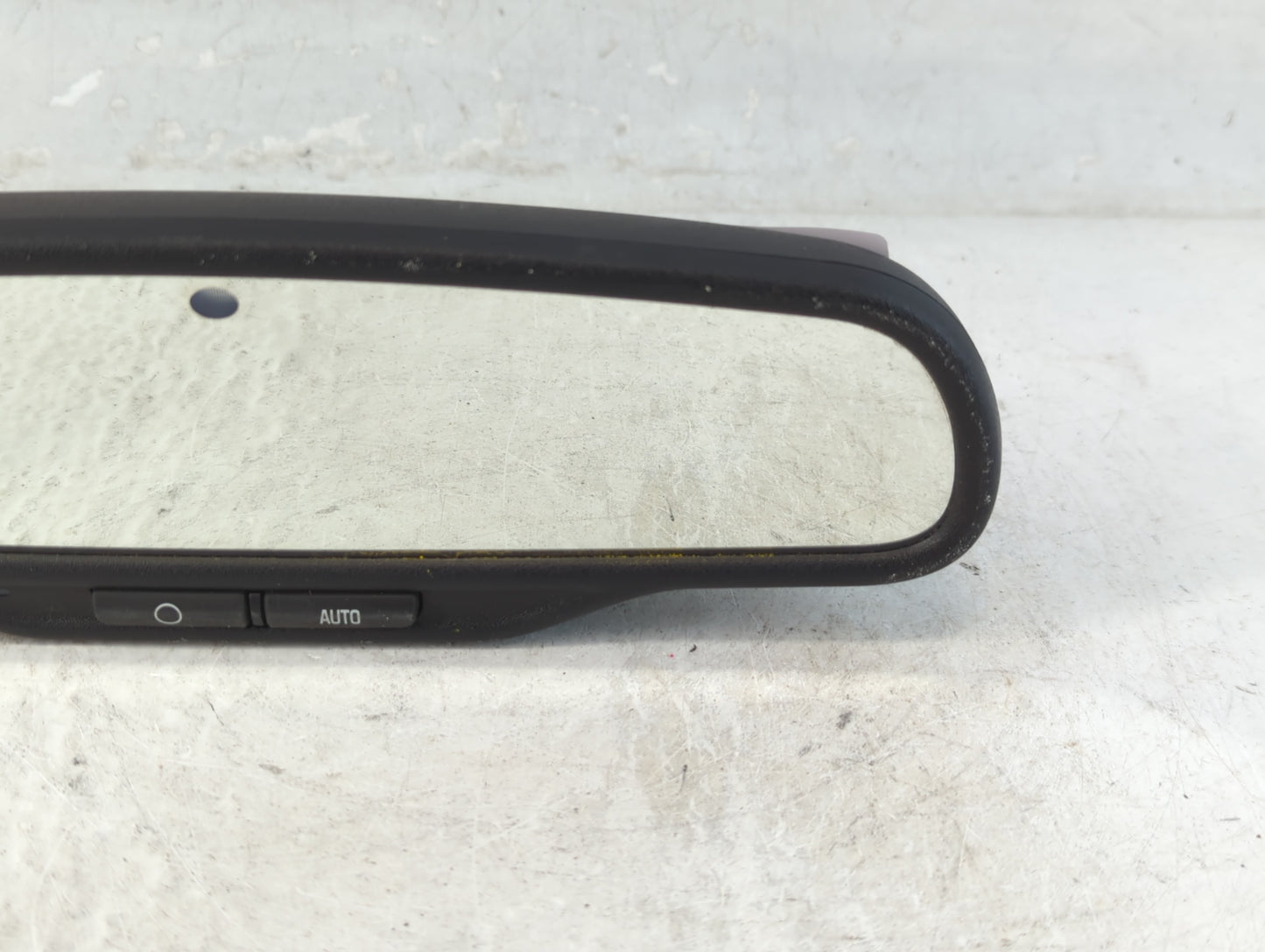 2009 Saturn Vue Interior Rear View Mirror Replacement OEM P/N:15271286 Fits OEM Used Auto Parts - Oemusedautoparts1.com