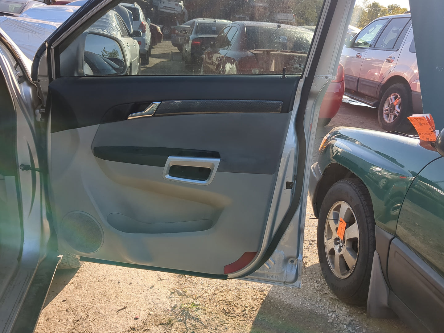 2009 Saturn Vue Front Right Passenger Interior Door Panel Trim 1182089 - Oemusedautoparts1.com