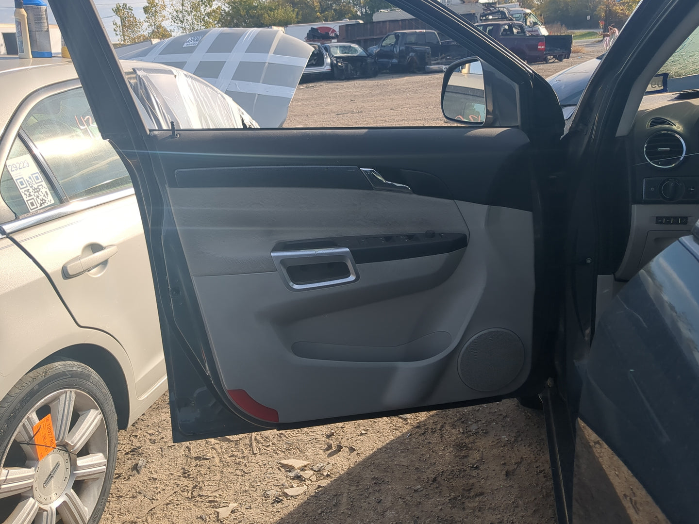 2009 Saturn Vue Front Left Driver Interior Door Panel Trim - Oemusedautoparts1.com