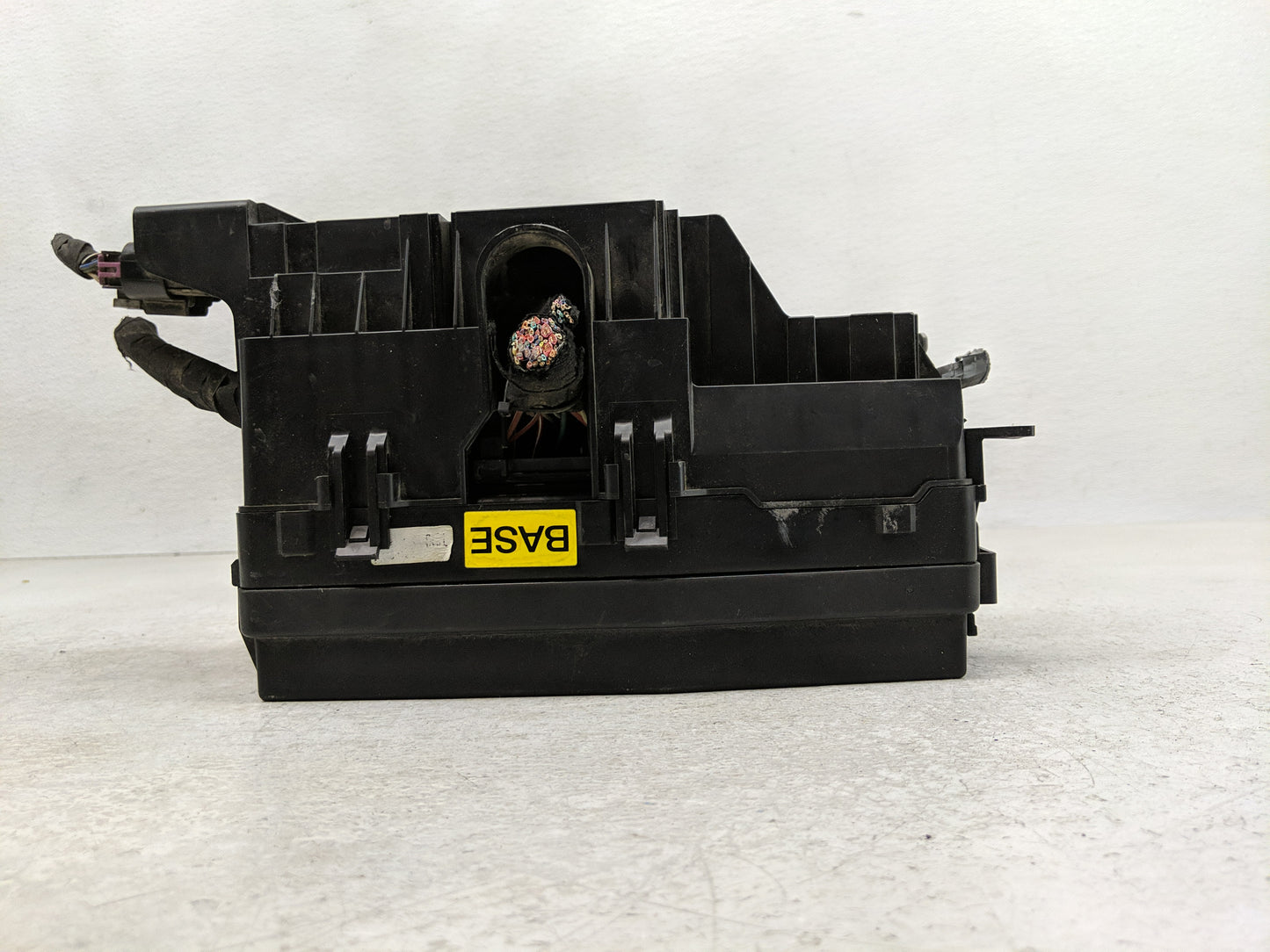 2008-2009 Saturn Vue Fusebox Fuse Box Panel Relay Module Fits Fits 2008 2009 OEM Used Auto Parts - Oemusedautoparts1.com