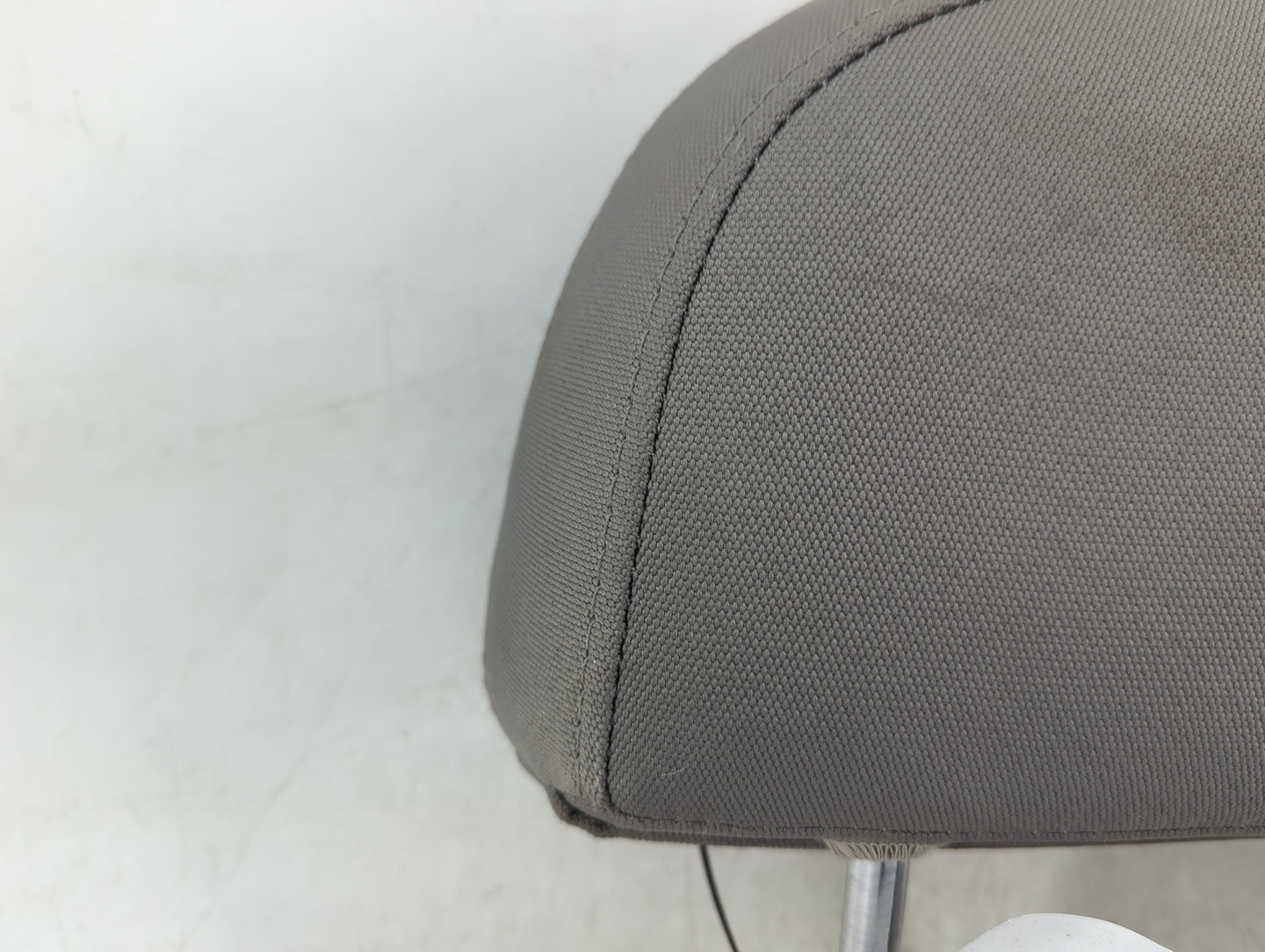 2008-2010 Saturn Vue Headrest Head Rest Front Driver Seat Grey - Oemusedautoparts1.com