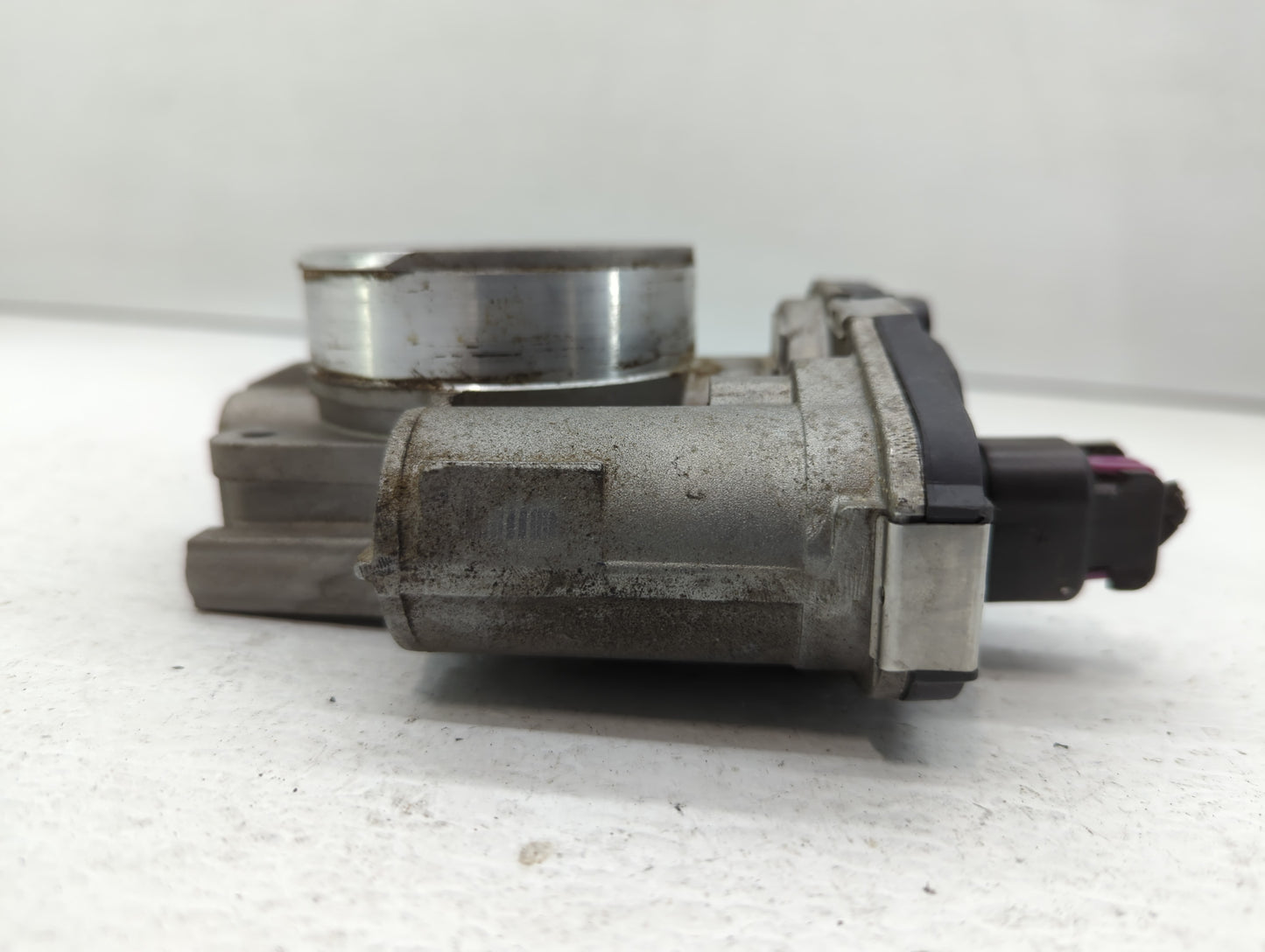 2008-2010 Saturn Vue Throttle Body P/N:995AA 1715C Fits Fits 2007 2008 2009 2010 2011 OEM Used Auto Parts - Oemusedautoparts