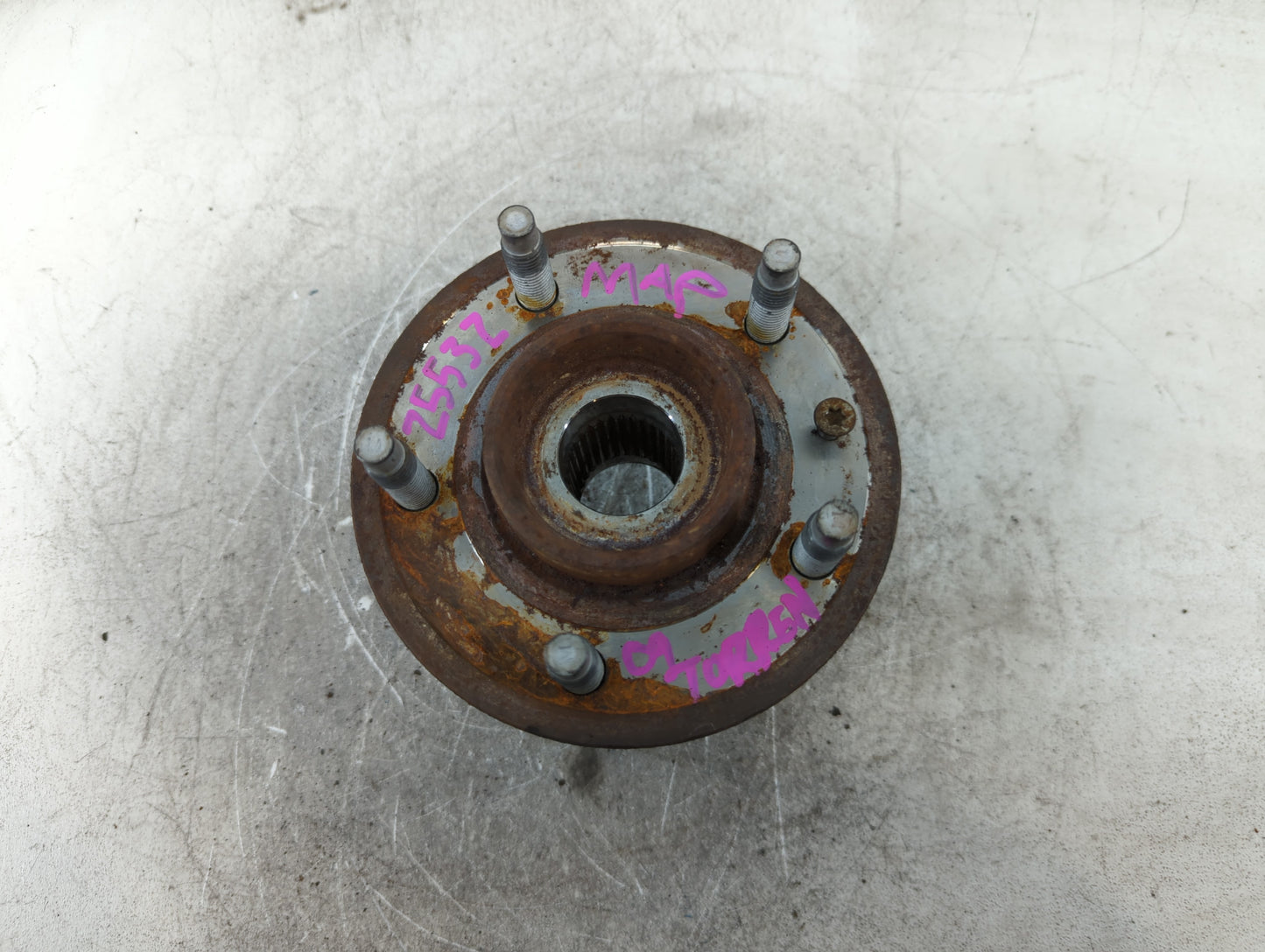 2009-2010 Saturn Vue Driver Front Wheel Hub Oem - Oemusedautoparts1.com