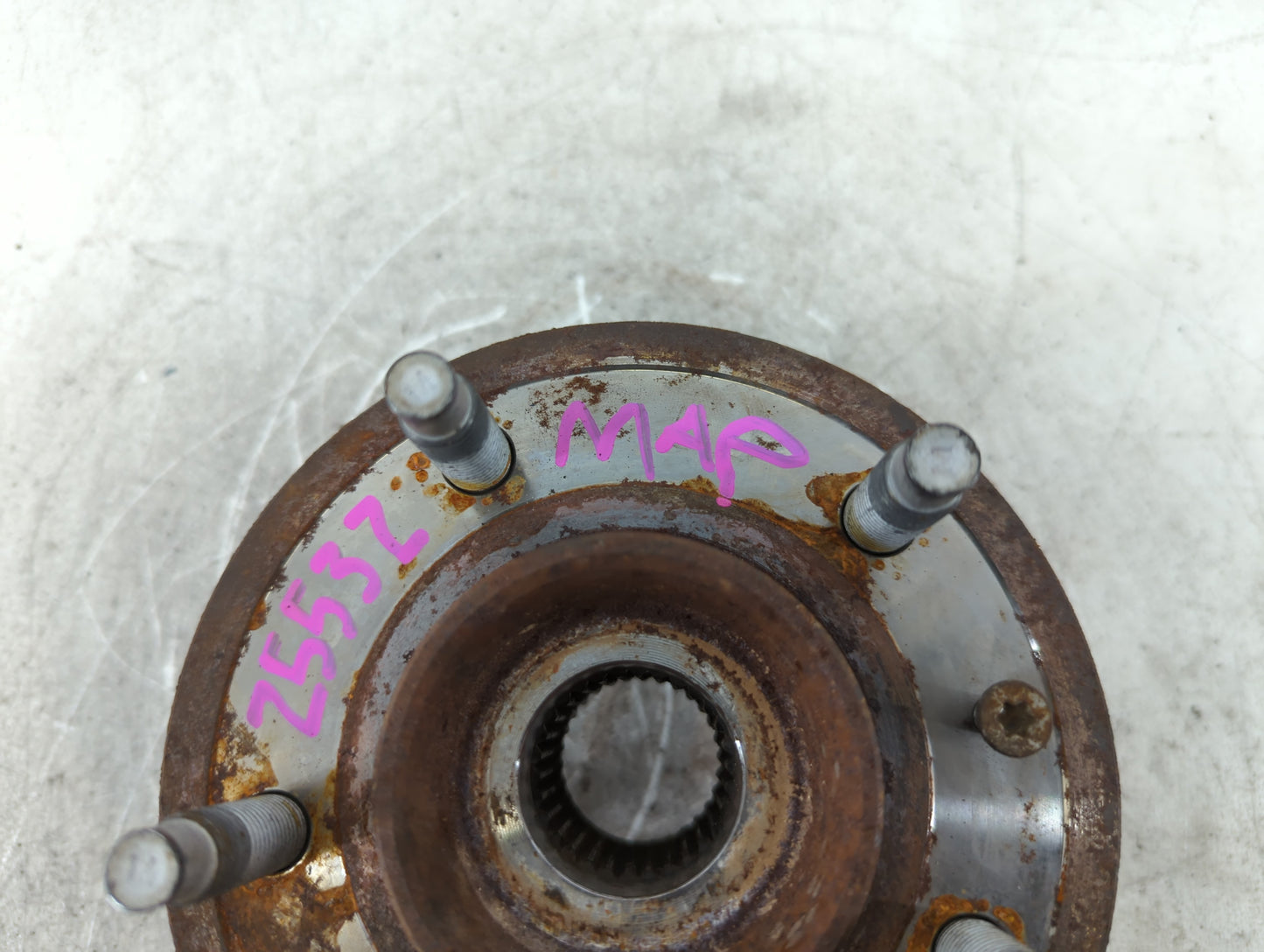 2009-2010 Saturn Vue Driver Front Wheel Hub Oem - Oemusedautoparts1.com