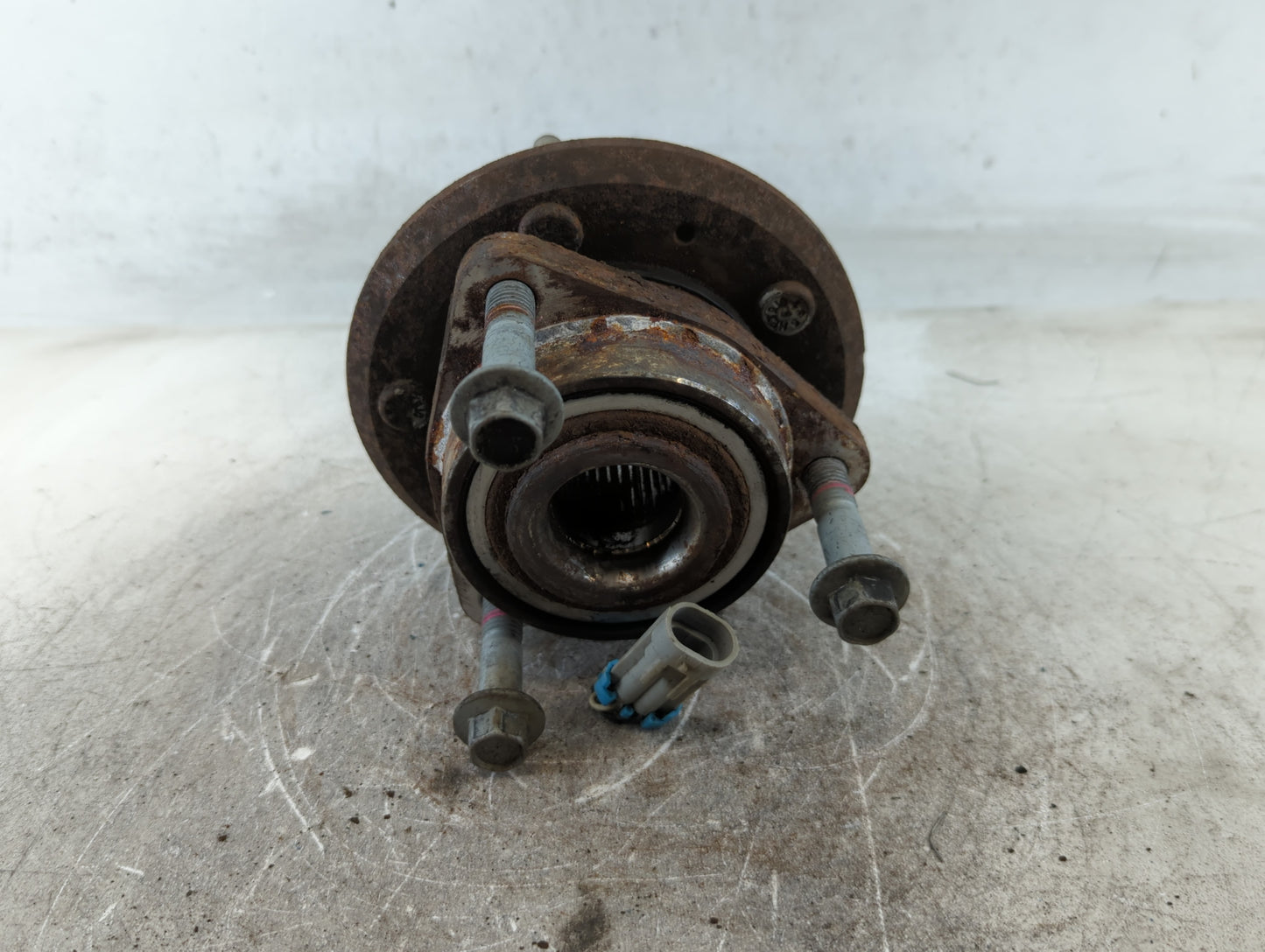 2009-2010 Saturn Vue Driver Front Wheel Hub Oem - Oemusedautoparts1.com