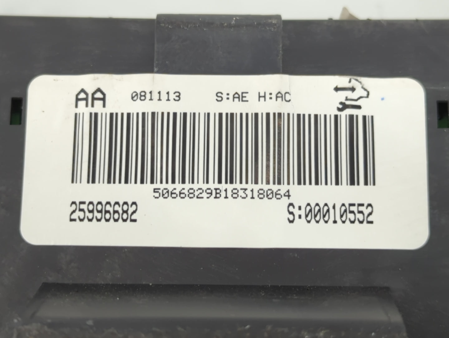 2009 Saturn Vue Instrument Cluster Speedometer Gauges P/N:25996682 Fits OEM Used Auto Parts - Oemusedautoparts1.com