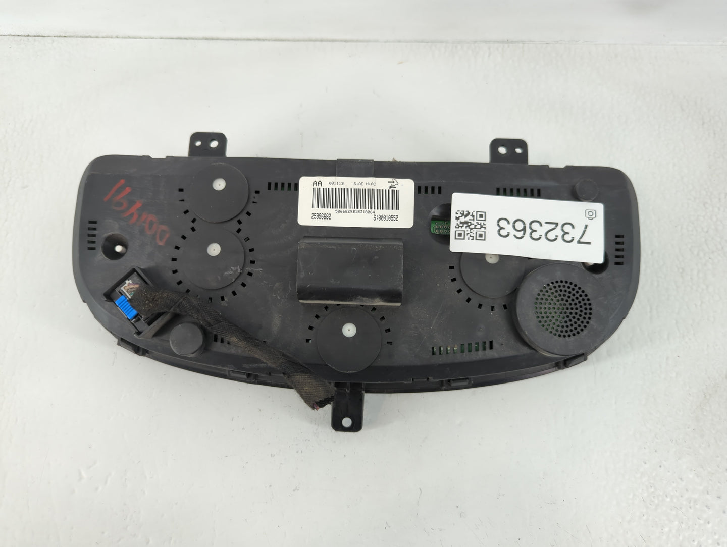 2009 Saturn Vue Instrument Cluster Speedometer Gauges P/N:25996682 Fits OEM Used Auto Parts - Oemusedautoparts1.com