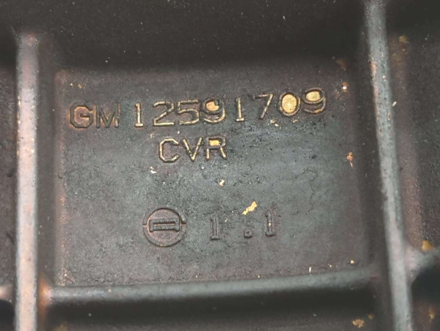 2009 Saturn Vue Driver Left Cylinder Head Valve Cover P/N:12591709 Fits OEM Used Auto Parts - Oemusedautoparts1.com