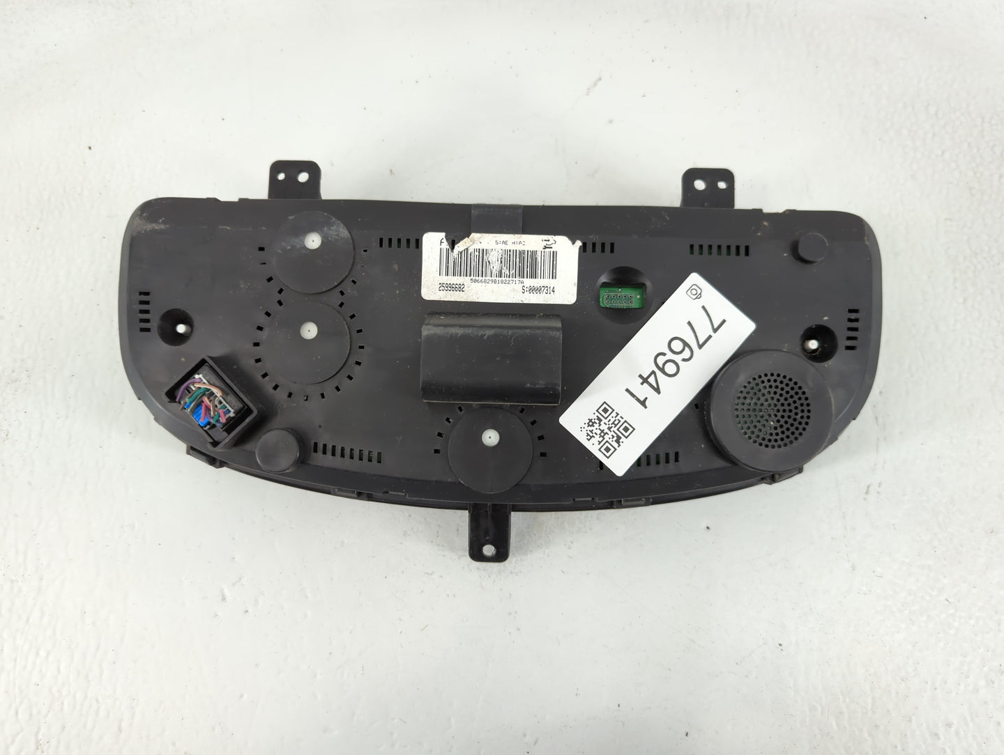 2009 Saturn Vue Instrument Cluster Speedometer Gauges P/N:25996682 Fits OEM Used Auto Parts - Oemusedautoparts1.com