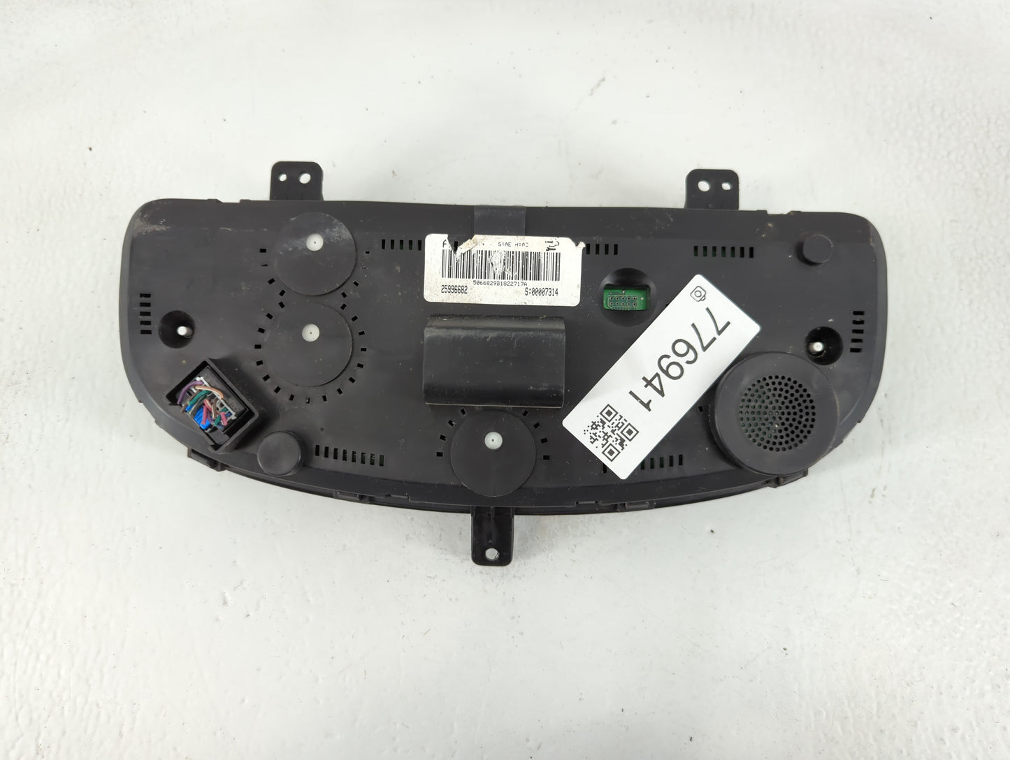 2009 Saturn Vue Instrument Cluster Speedometer Gauges P/N:25996682 Fits OEM Used Auto Parts - Oemusedautoparts1.com