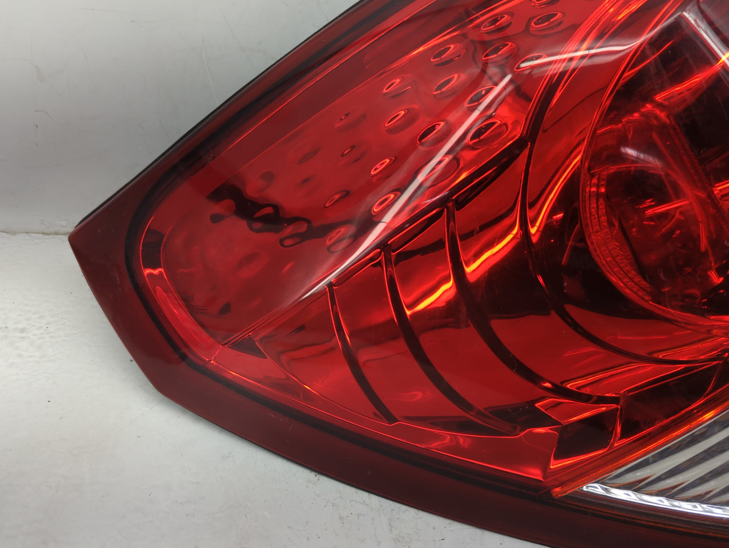 2008-2010 Saturn Vue Tail Light Assembly Driver Left OEM Fits Fits 2008 2009 2010 2012 OEM Used Auto Parts - Oemusedautopart