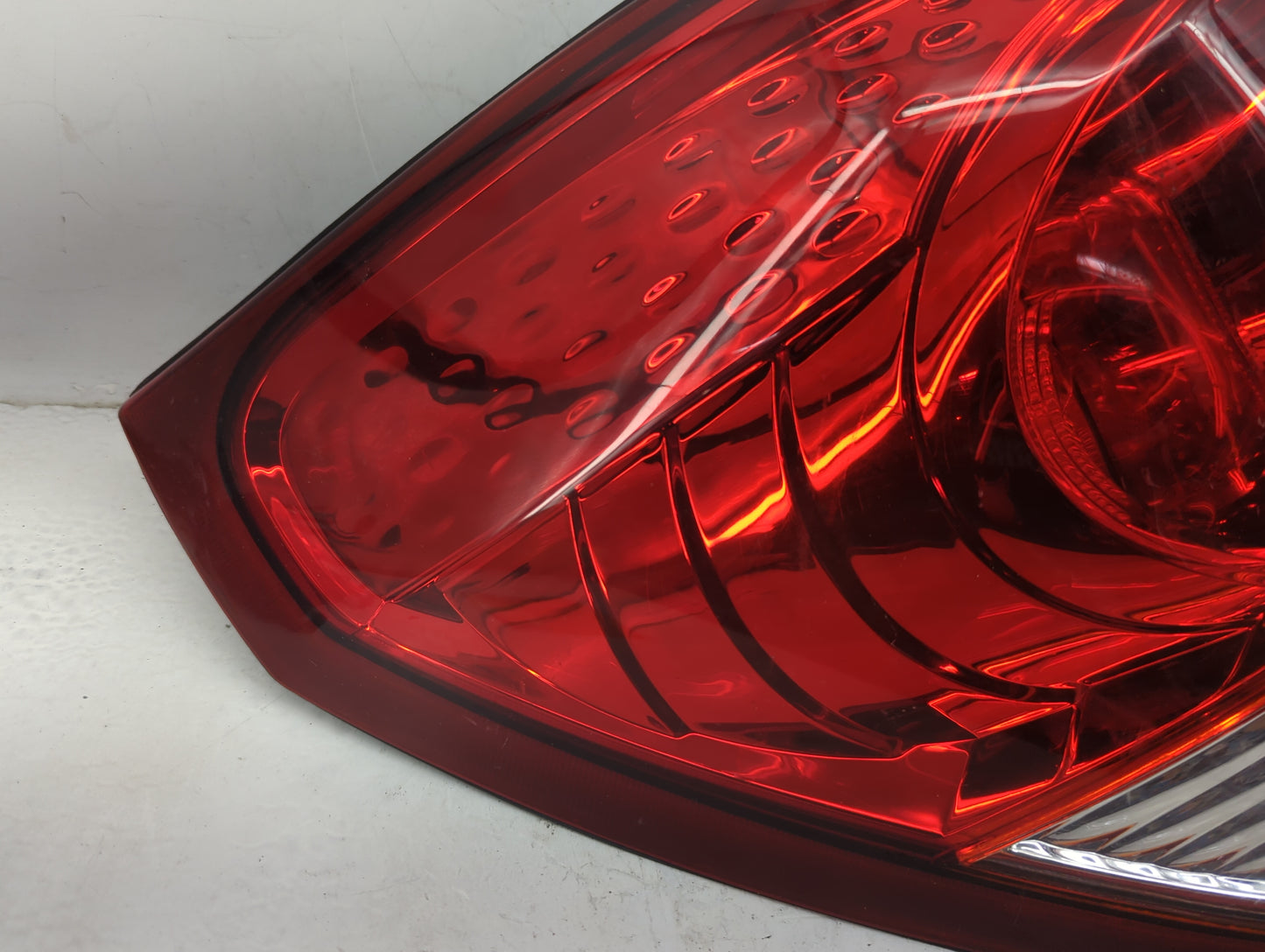 2008-2010 Saturn Vue Tail Light Assembly Driver Left OEM Fits Fits 2008 2009 2010 2012 OEM Used Auto Parts - Oemusedautopart