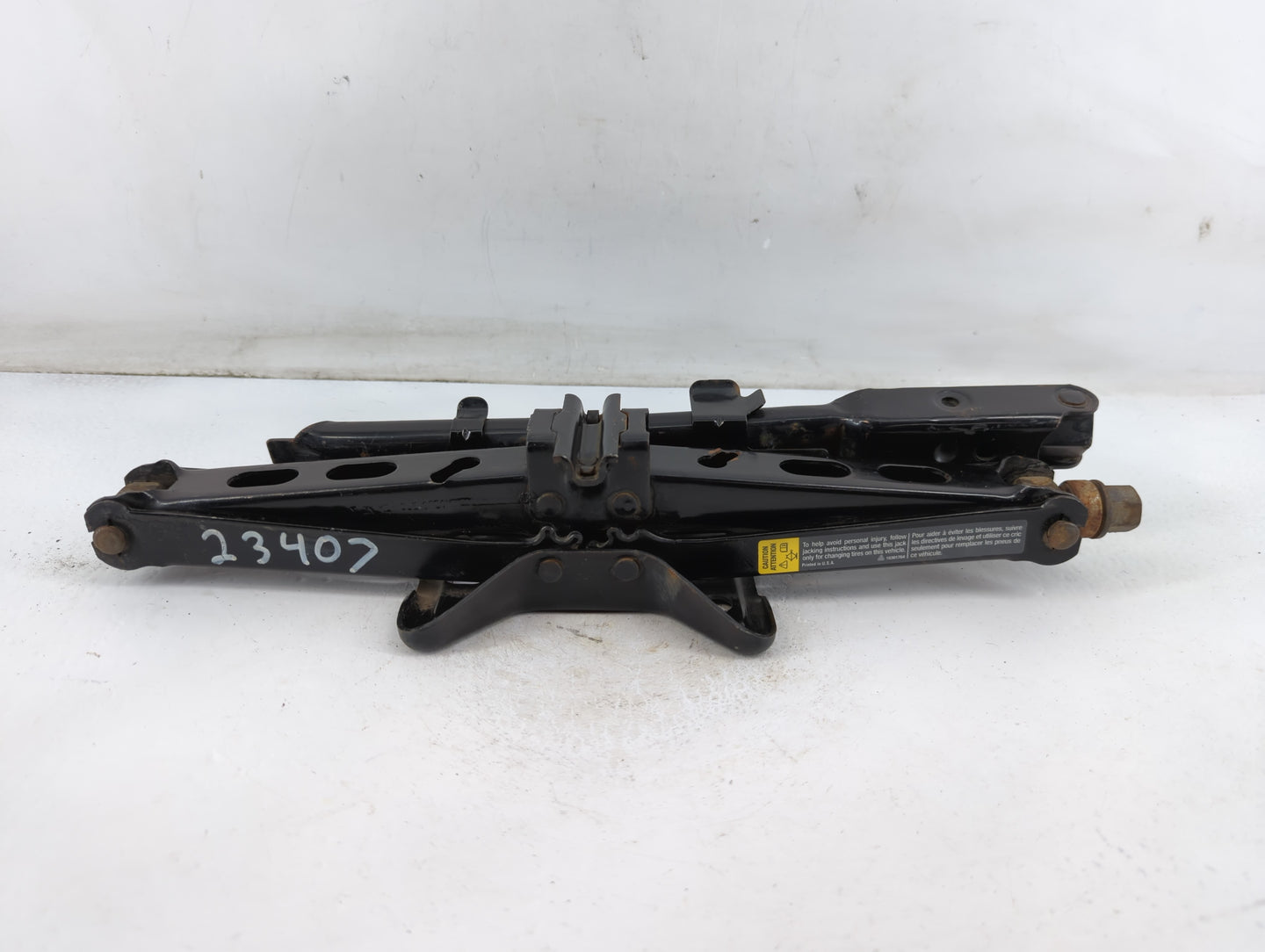 2009 Saturn Vue Spare Scissor Car Jack - Oemusedautoparts1.com