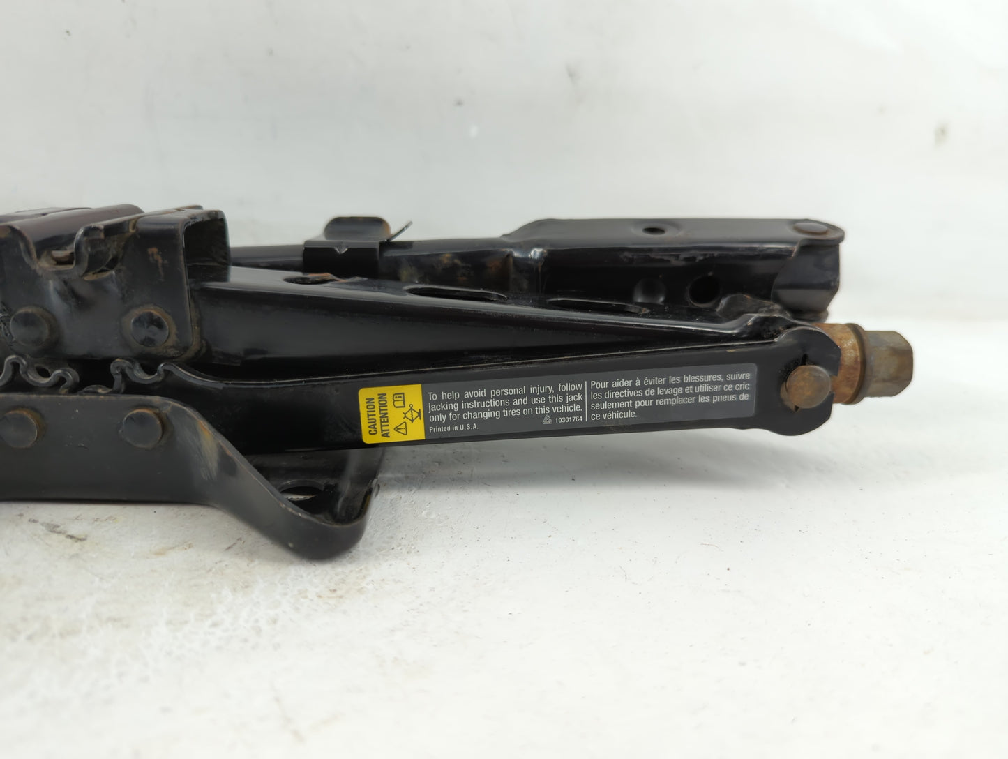2009 Saturn Vue Spare Scissor Car Jack - Oemusedautoparts1.com