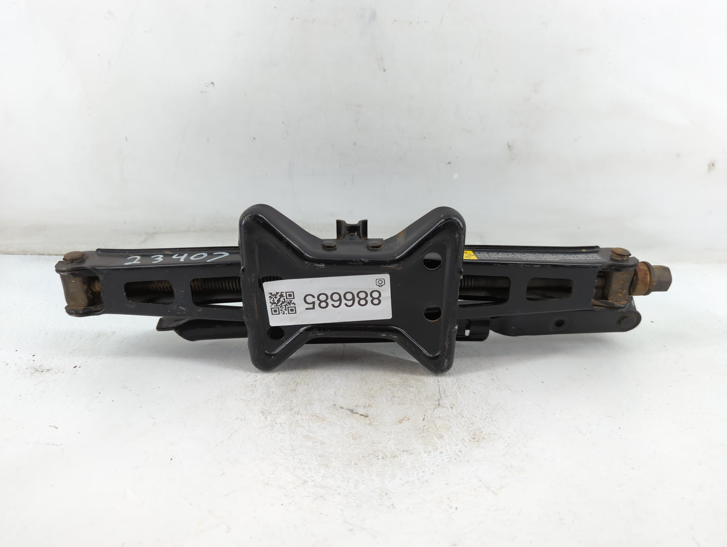 2009 Saturn Vue Spare Scissor Car Jack - Oemusedautoparts1.com