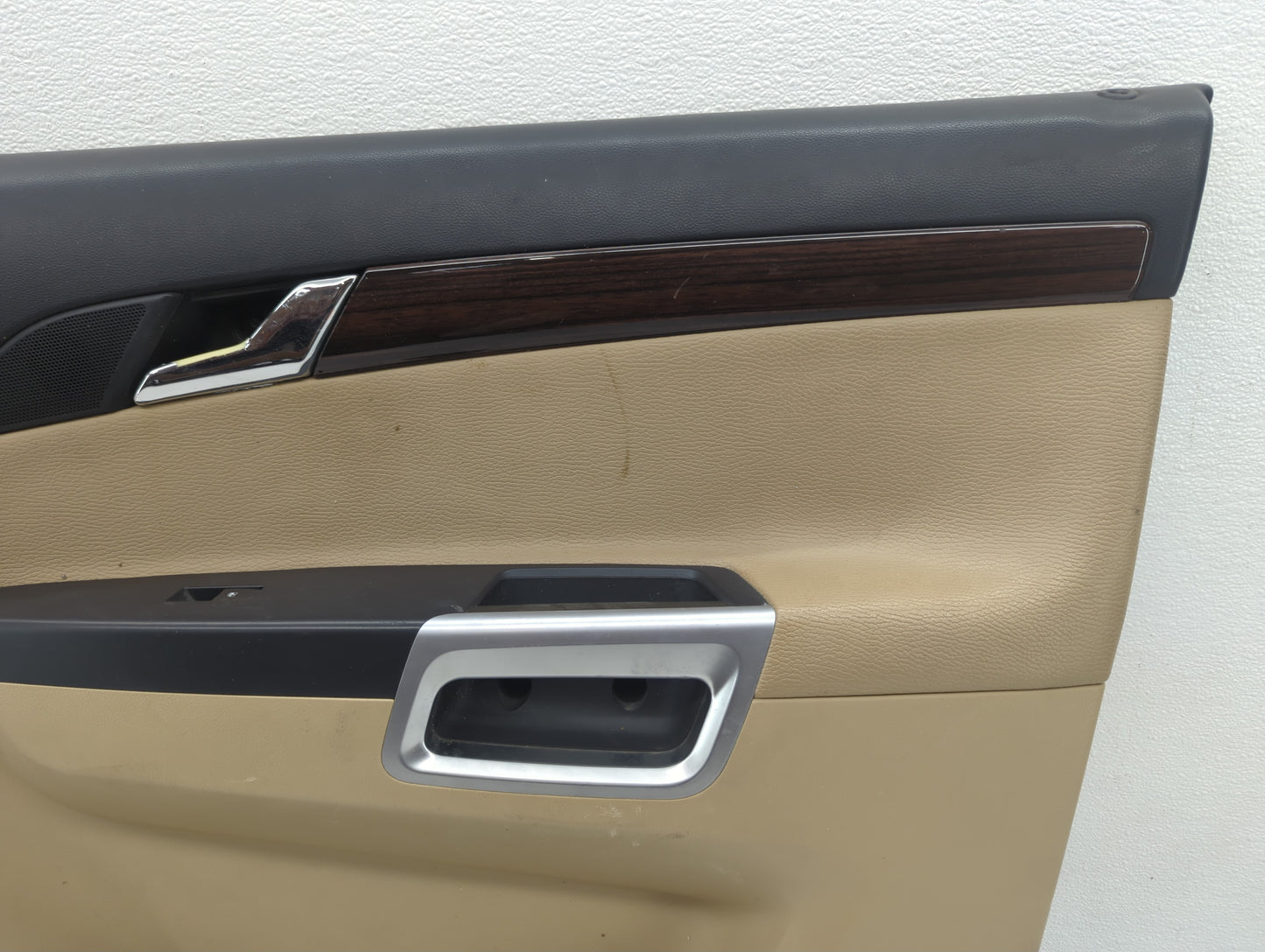 2009 Saturn Vue Front Right Passenger Interior Door Panel Trim - Oemusedautoparts1.com
