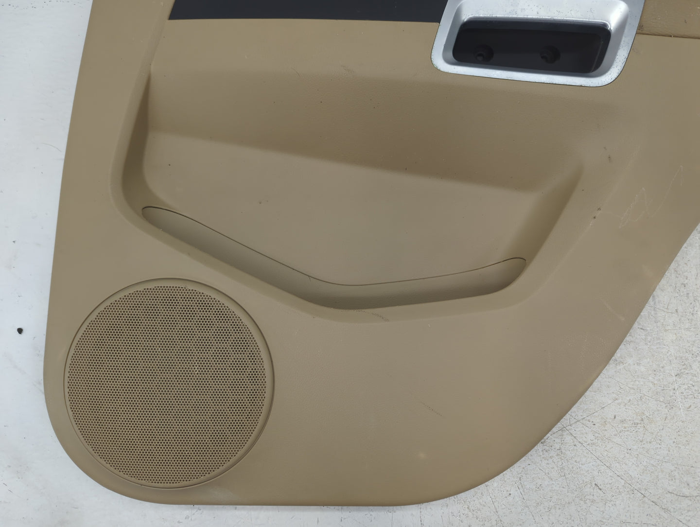 2009 Saturn Vue Rear Right Passenger Interior Door Panel Trim - Oemusedautoparts1.com