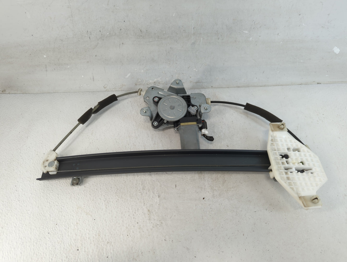 2008-2010 Saturn Vue Driver Front Left Power Window Motor - Oemusedautoparts1.com