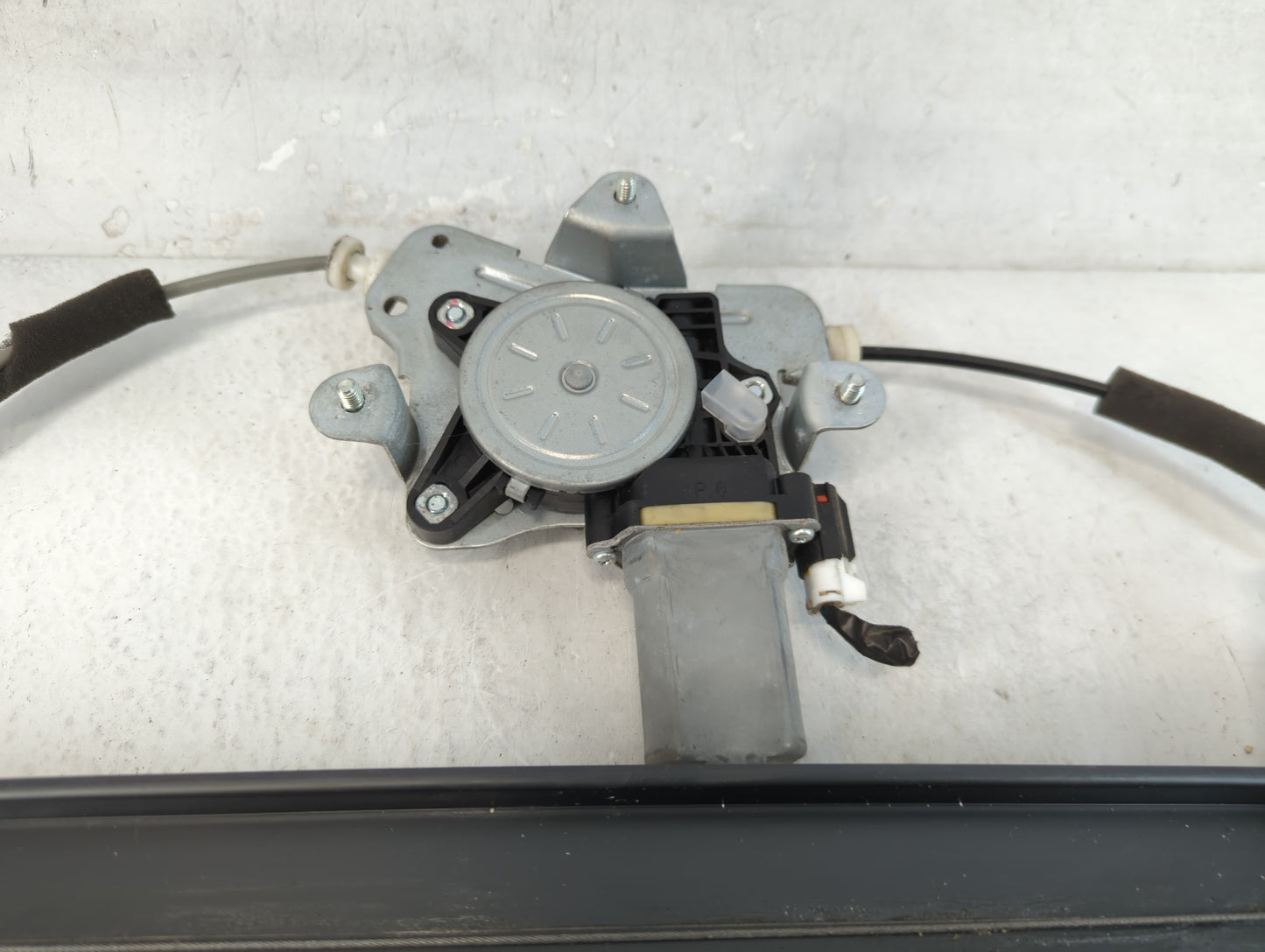 2008-2010 Saturn Vue Driver Front Left Power Window Motor - Oemusedautoparts1.com