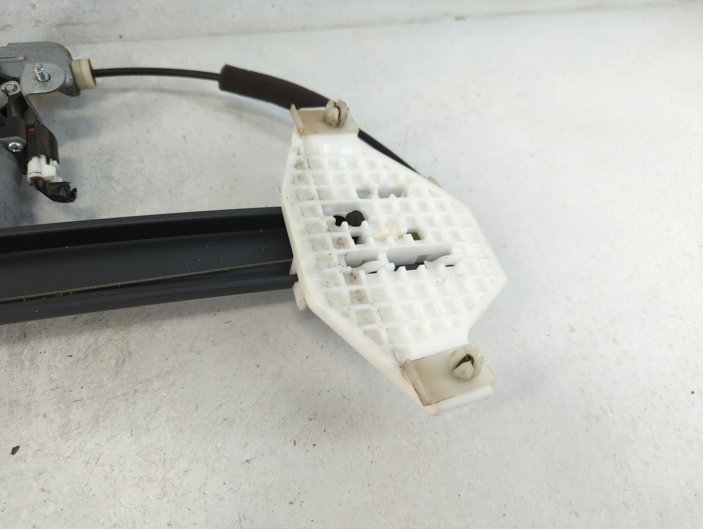 2008-2010 Saturn Vue Driver Front Left Power Window Motor - Oemusedautoparts1.com