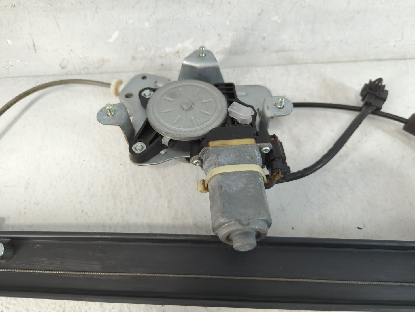 2008-2010 Saturn Vue Driver Rear Left Power Window Motor - Oemusedautoparts1.com